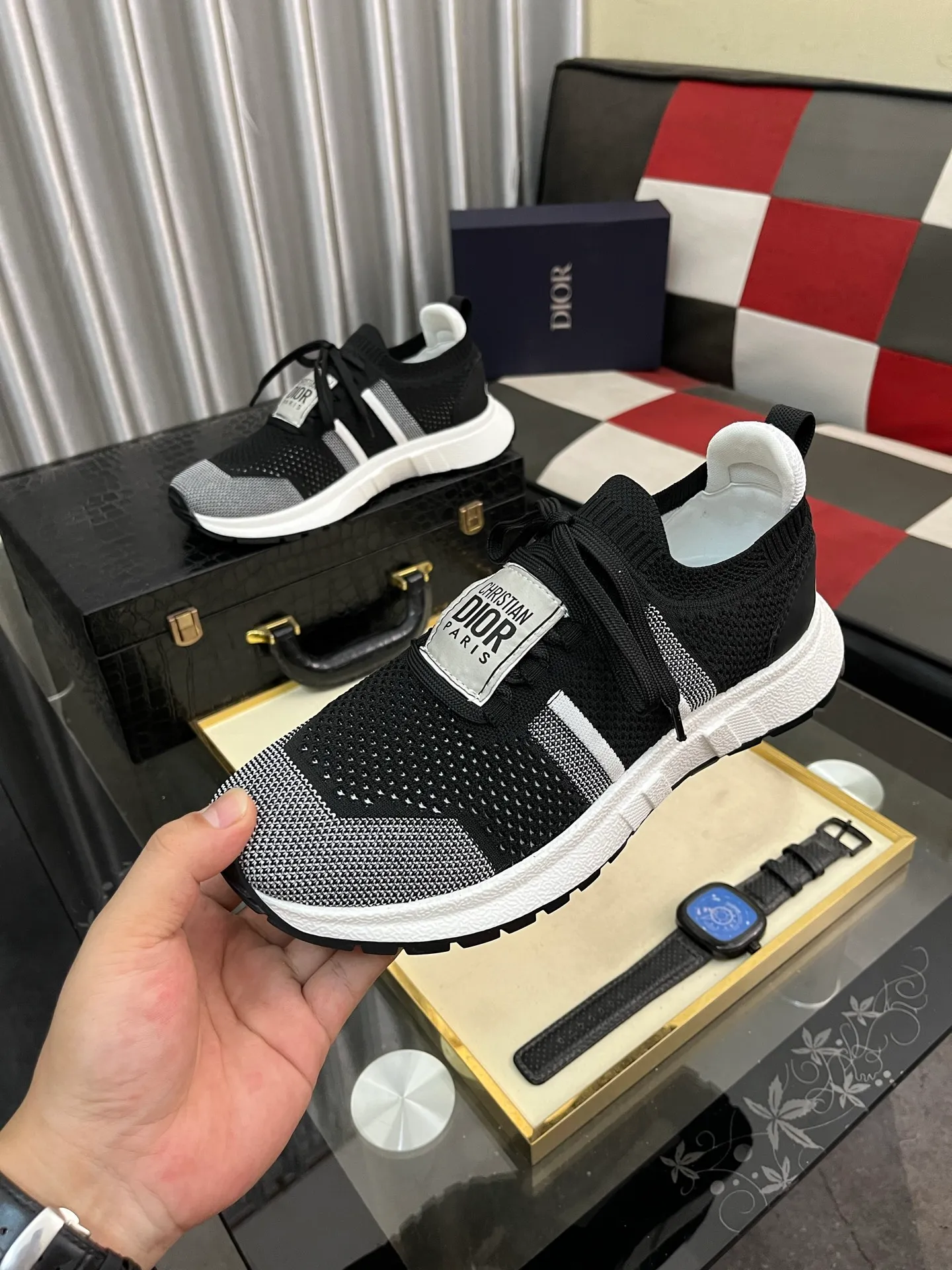 Men's men's shoes 💰400⌚️⌚️Dior unique modern style sneakers. 🏃Casual LeFou original leather😍😍 Yangli (refuses to discolor and rub feet) soles: Original soles specially provided by the original factory, super cool😍 Lace-up to bring wind when walking👍Style design ⚠️Super comfortable and wear-resistant original soles. Code number: 38-443️⃣Colors available